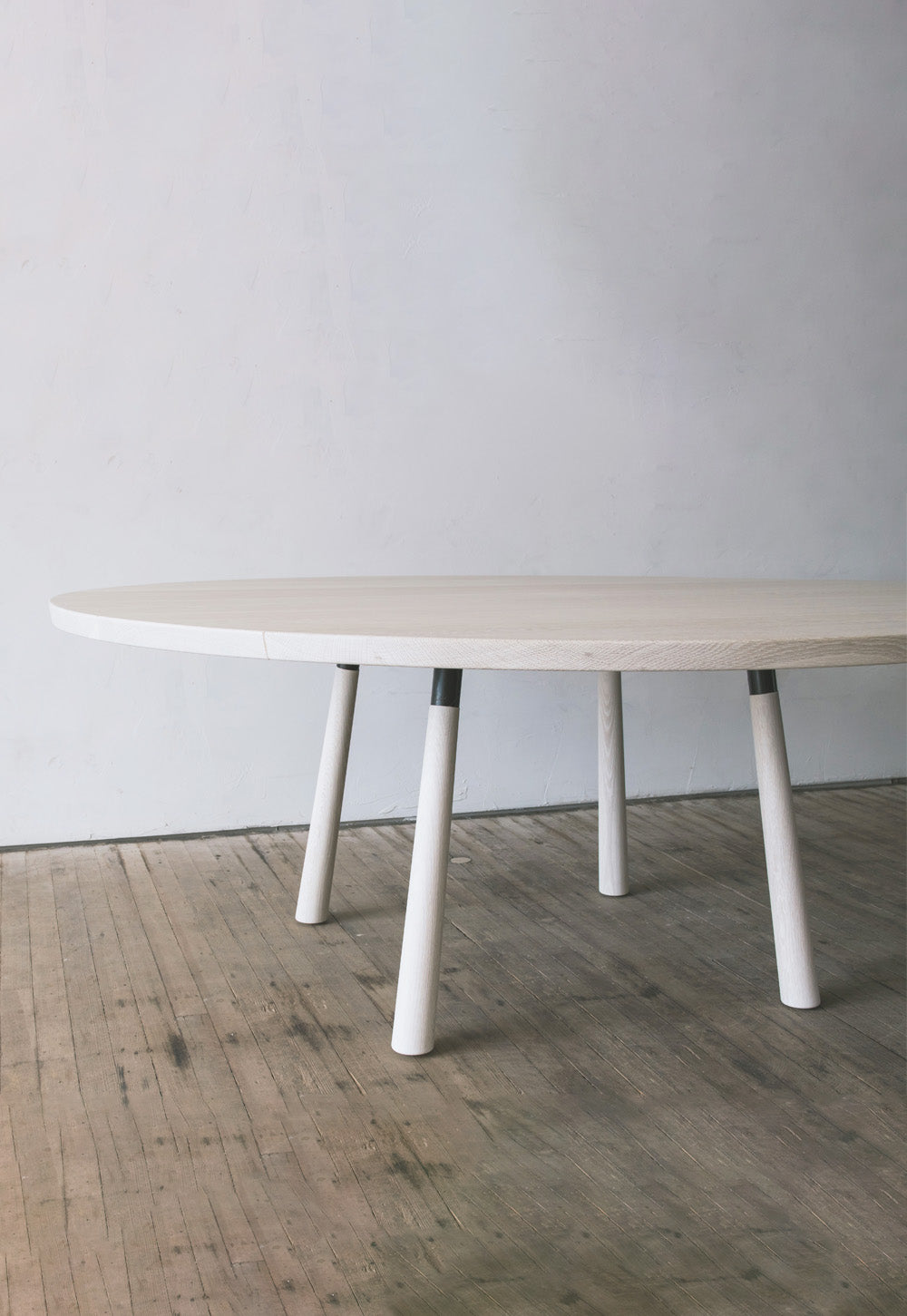 Round Splay Leg Table