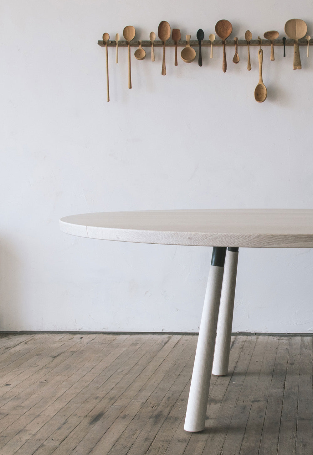 Round Splay Leg Table